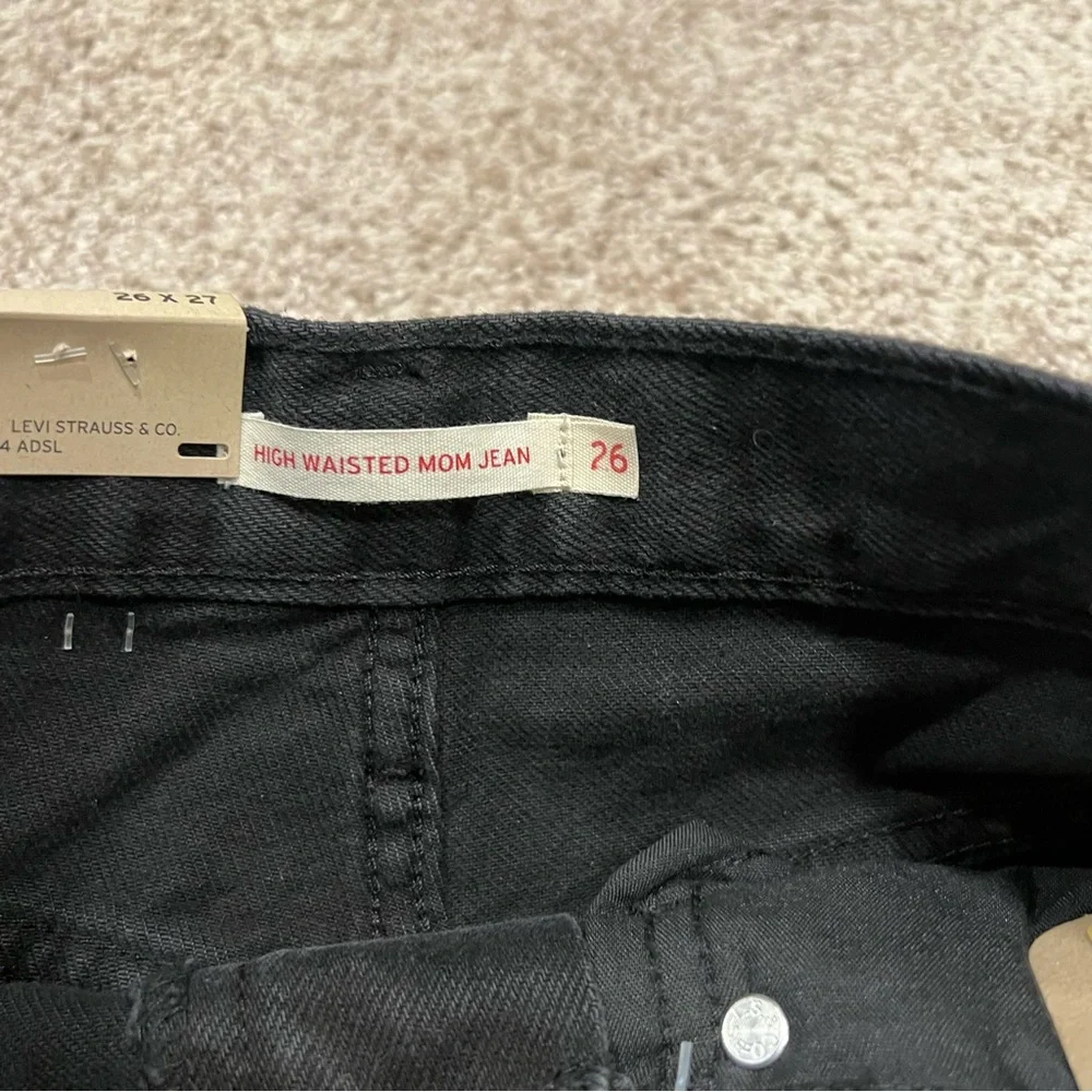 Womens Size 26in Levi’s High Waisted Mom Jeans Black Ripped - Picture 6 of 8